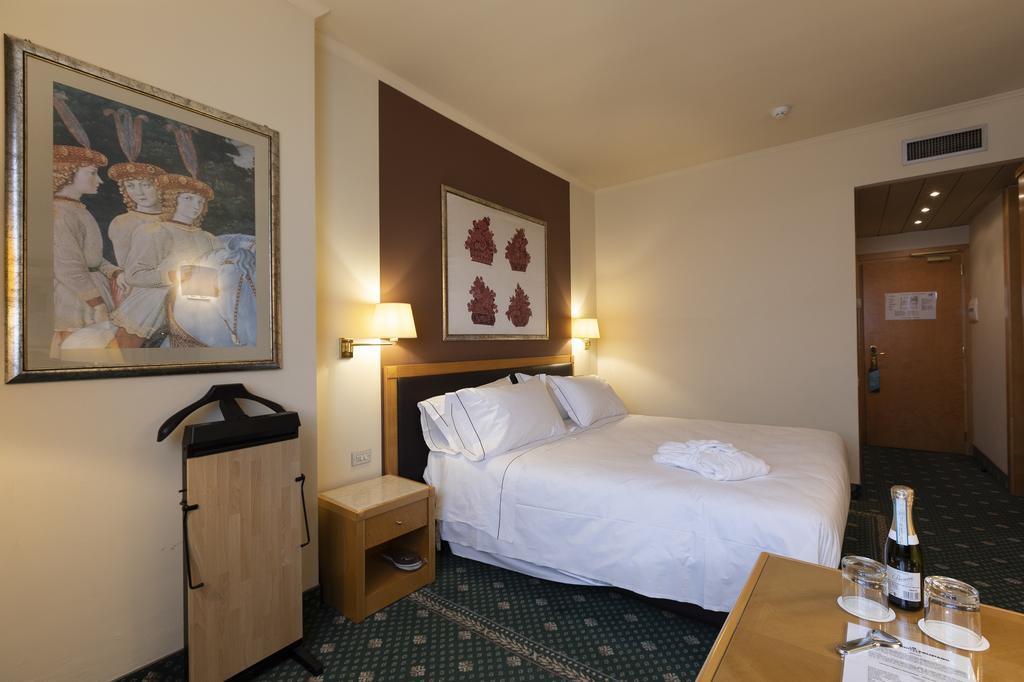 Hotel Regina Milano Esterno foto