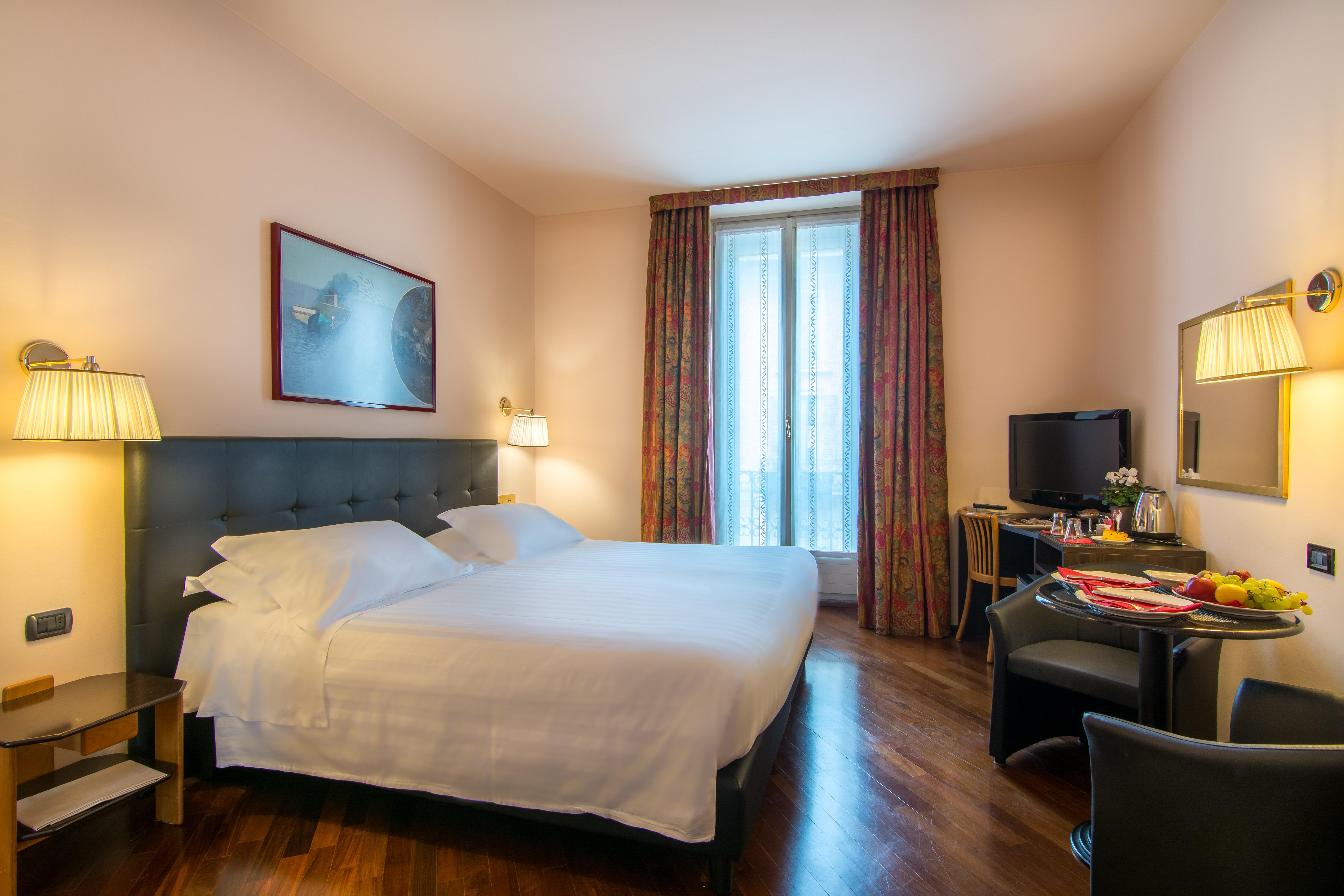 Hotel Regina Milano Esterno foto