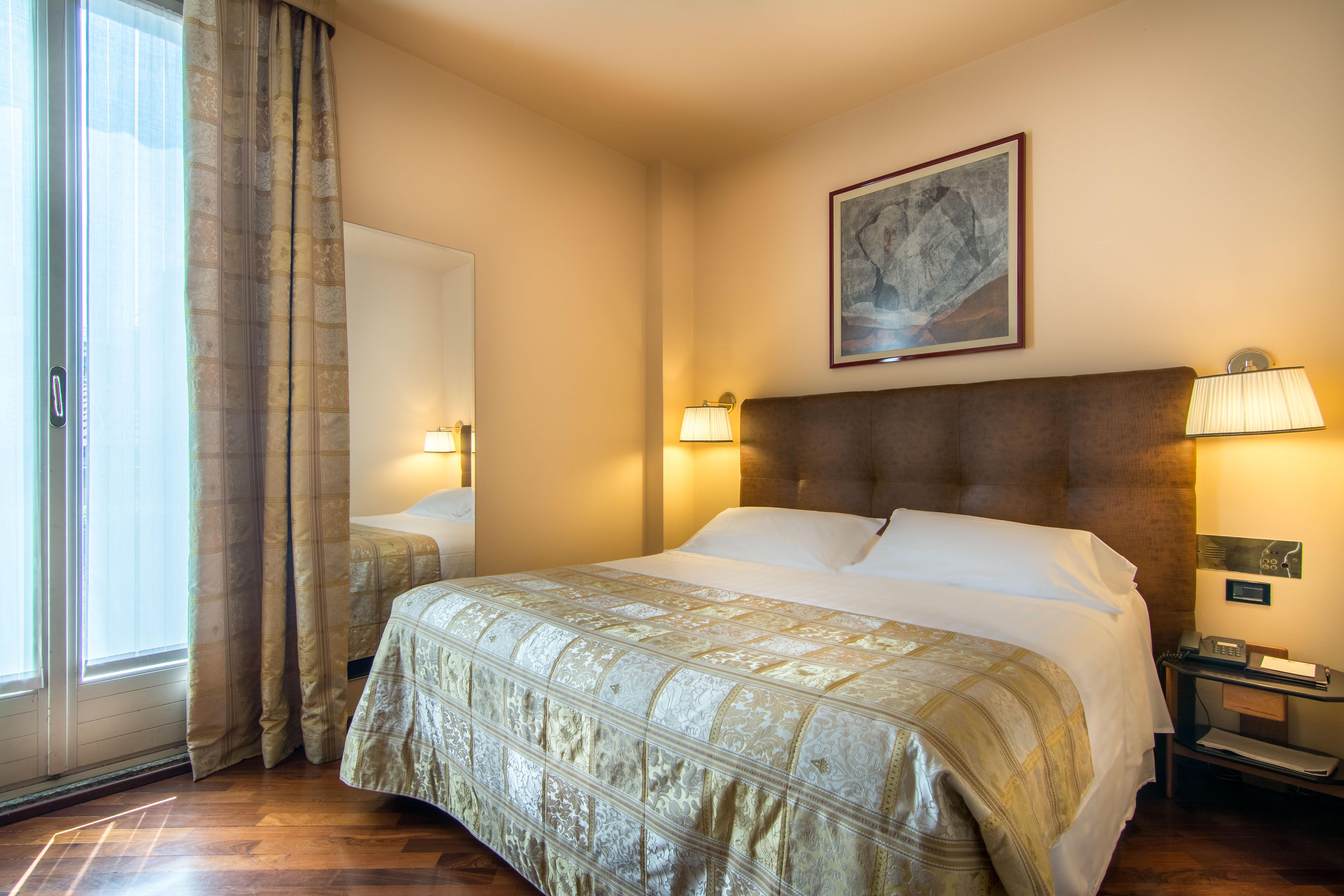 Hotel Regina Milano Esterno foto