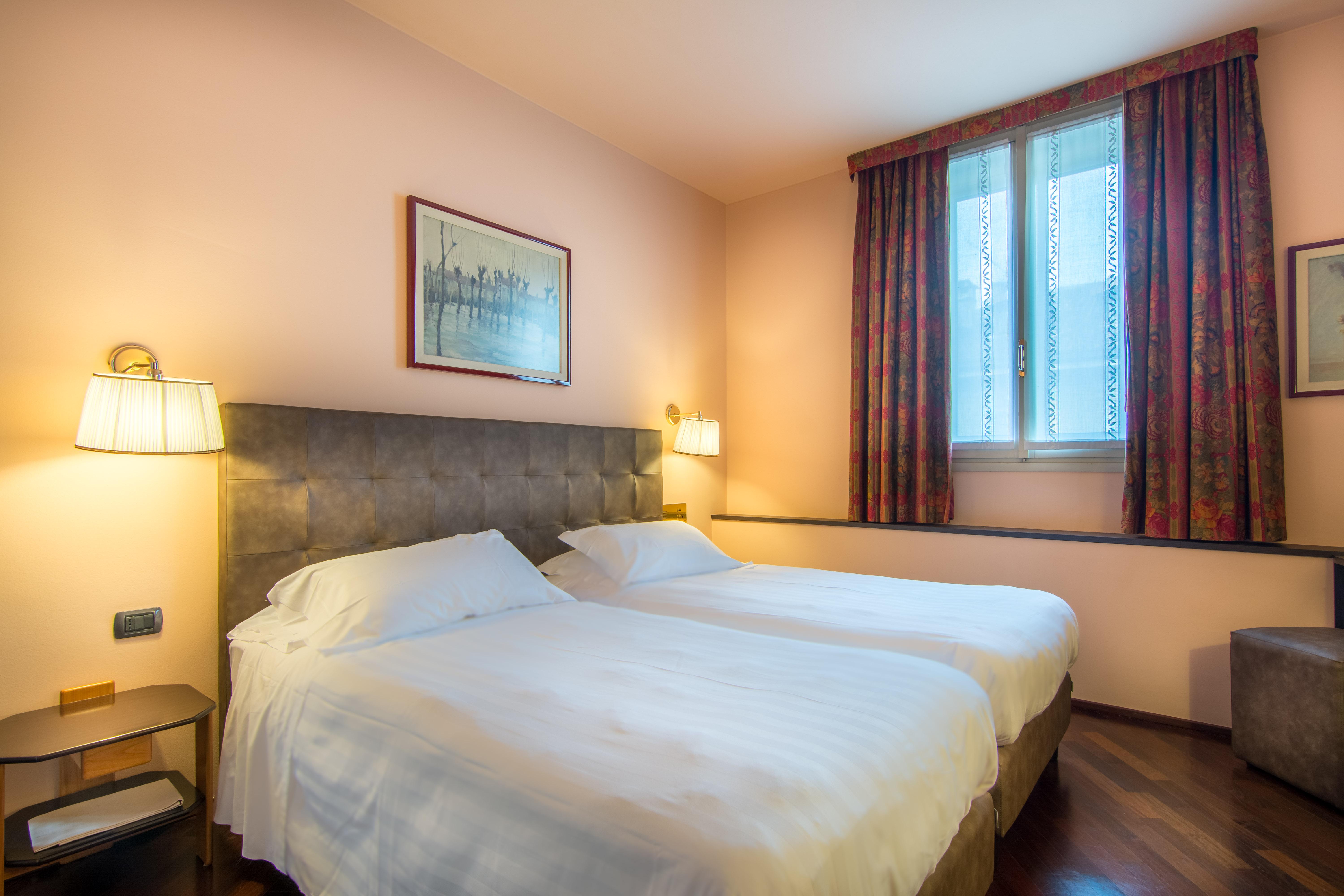 Hotel Regina Milano Esterno foto