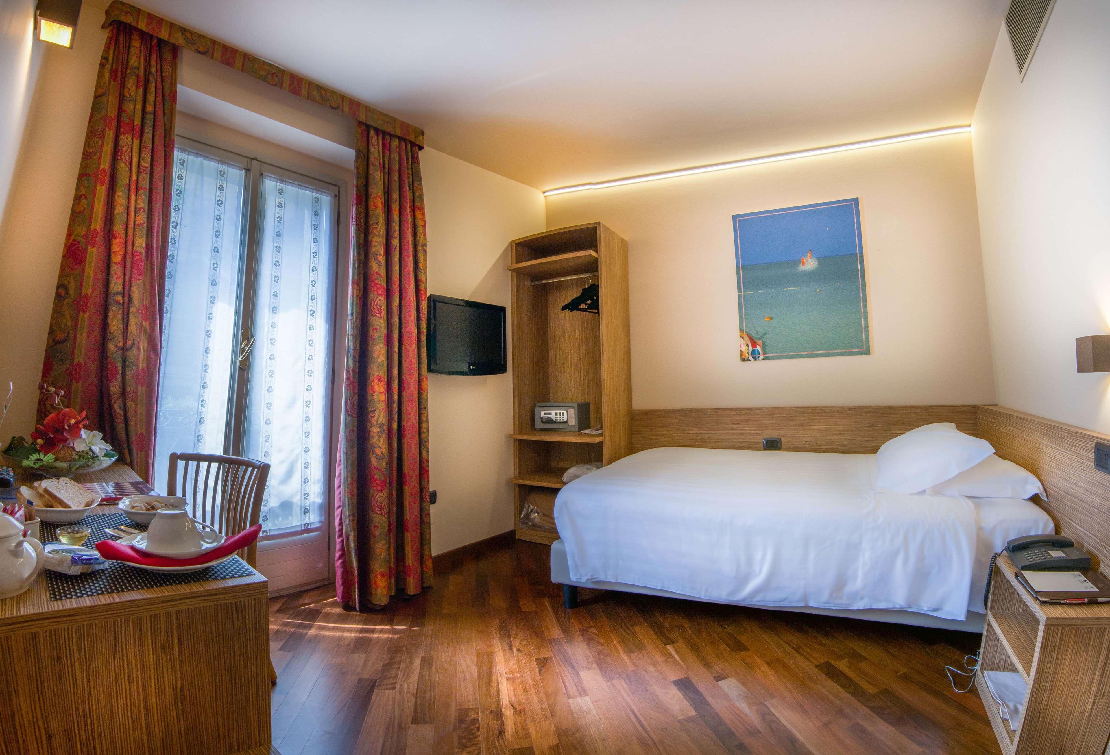 Hotel Regina Milano Esterno foto