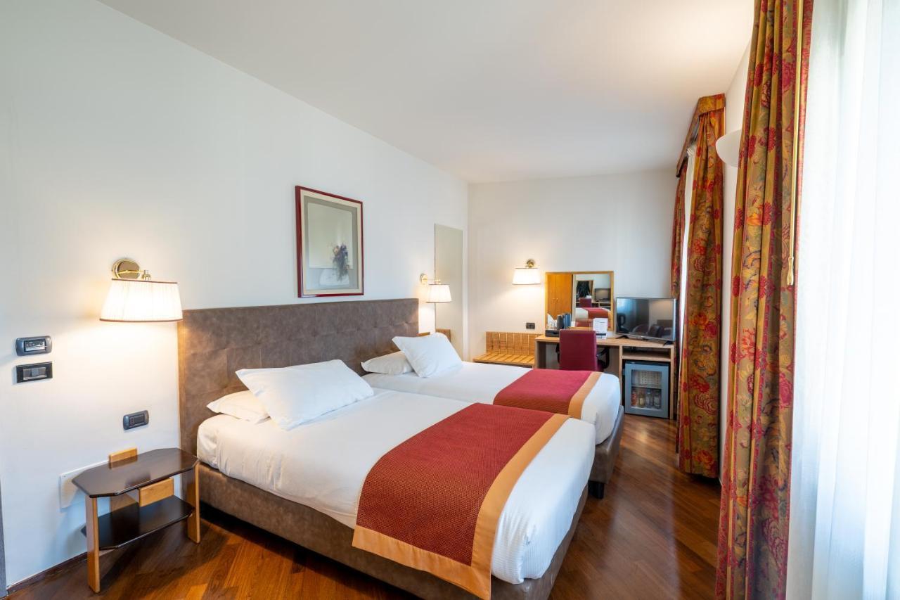Hotel Regina Milano Esterno foto