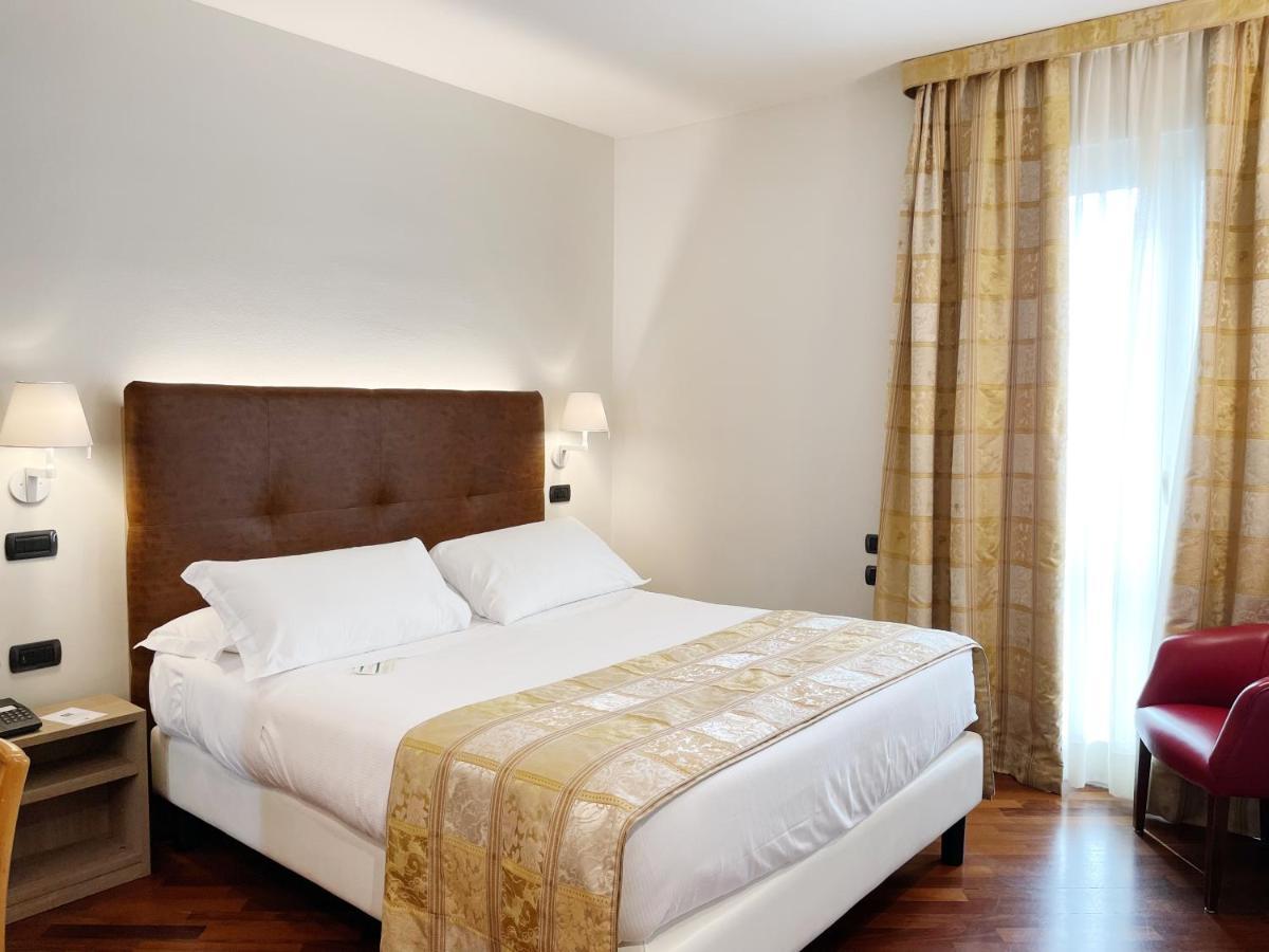 Hotel Regina Milano Esterno foto
