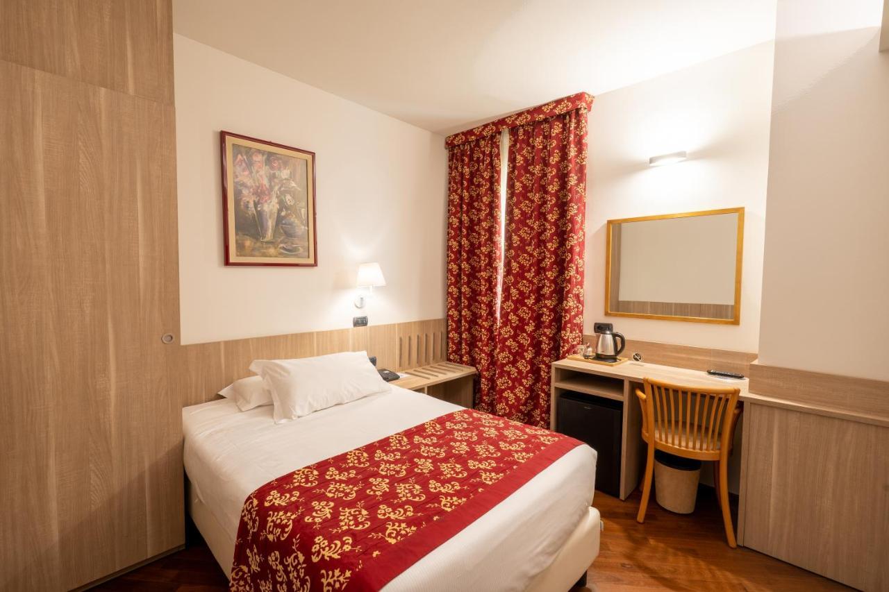 Hotel Regina Milano Esterno foto