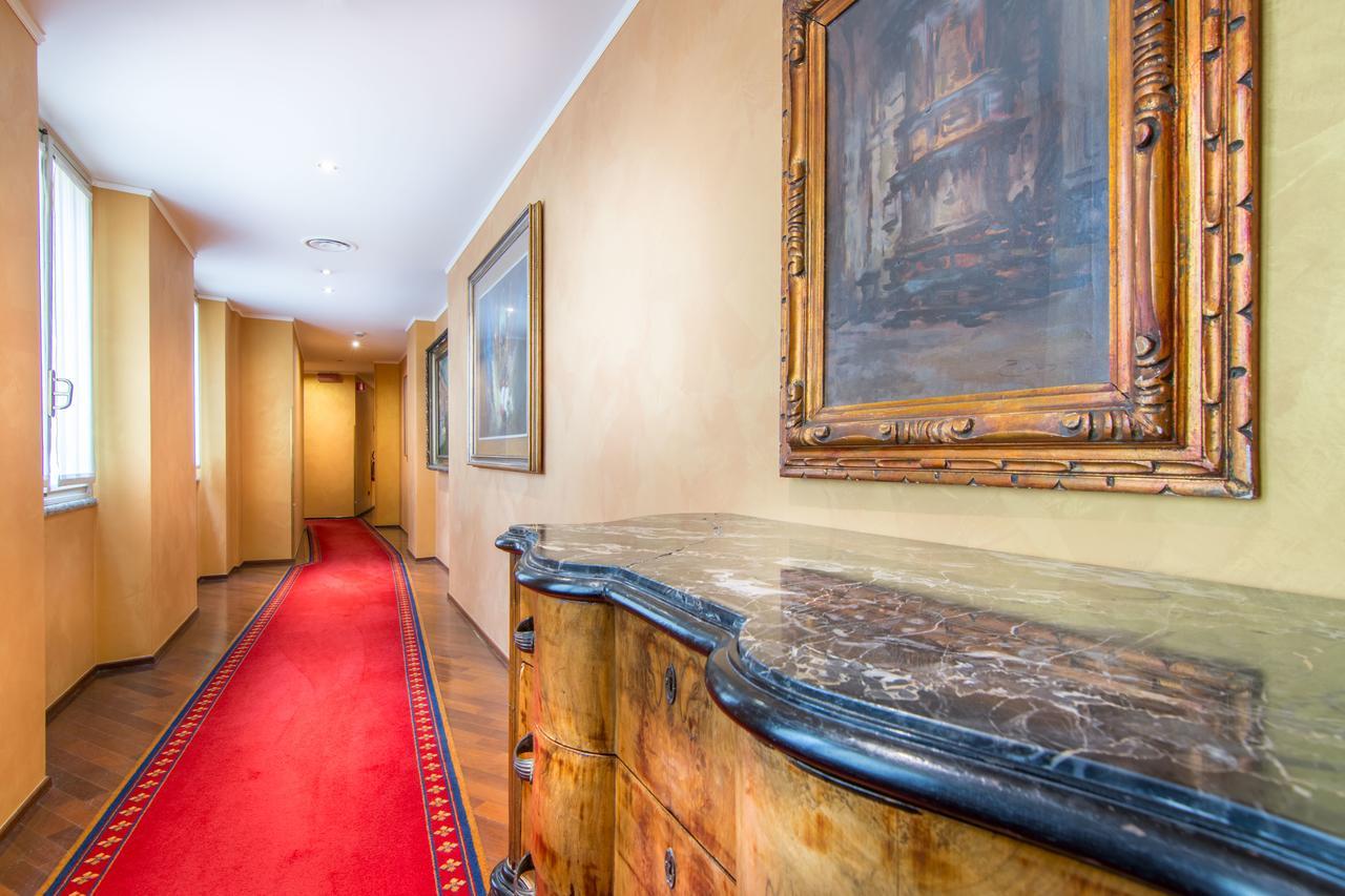 Hotel Regina Milano Esterno foto